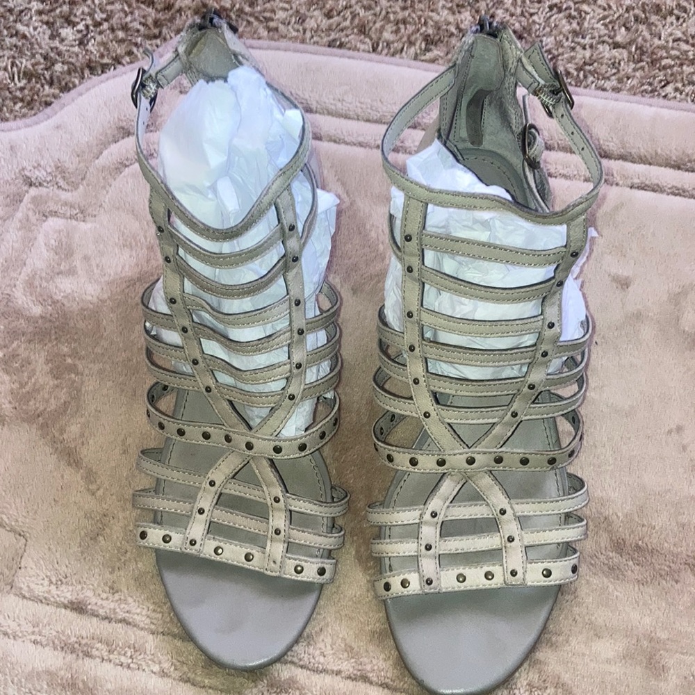 Hinge wedges shoes